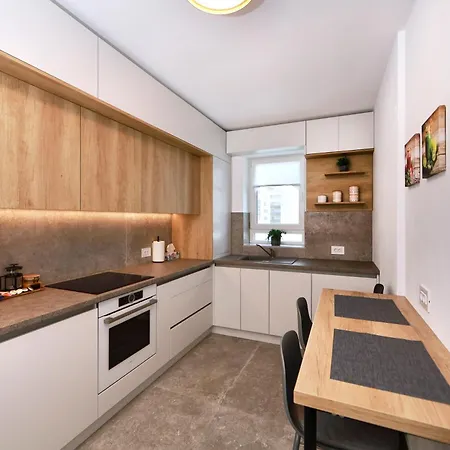 Apartamento 4friendscoresibrasov G